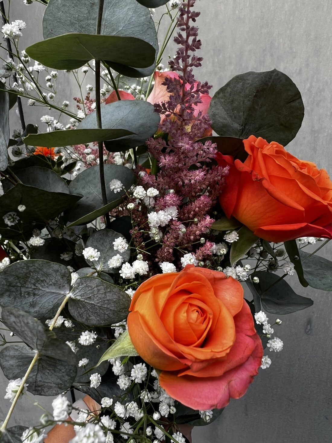 detalle ramo flores naranjas